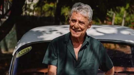Chico Buarque aciona delegacia de crimes de informática após ameaça na internet